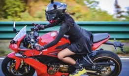 西安摩托网红爆料视频,街头飙车背后的惊险瞬间